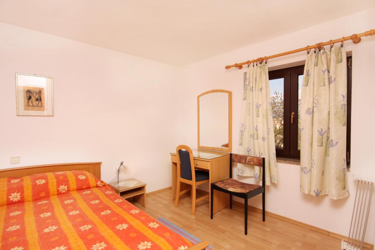 Apartments And Rooms With Parking Space Vrbnik, Krk - 5301 Esterno foto
