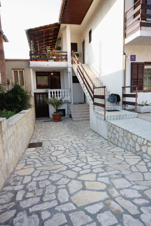 Apartments And Rooms With Parking Space Vrbnik, Krk - 5301 Esterno foto