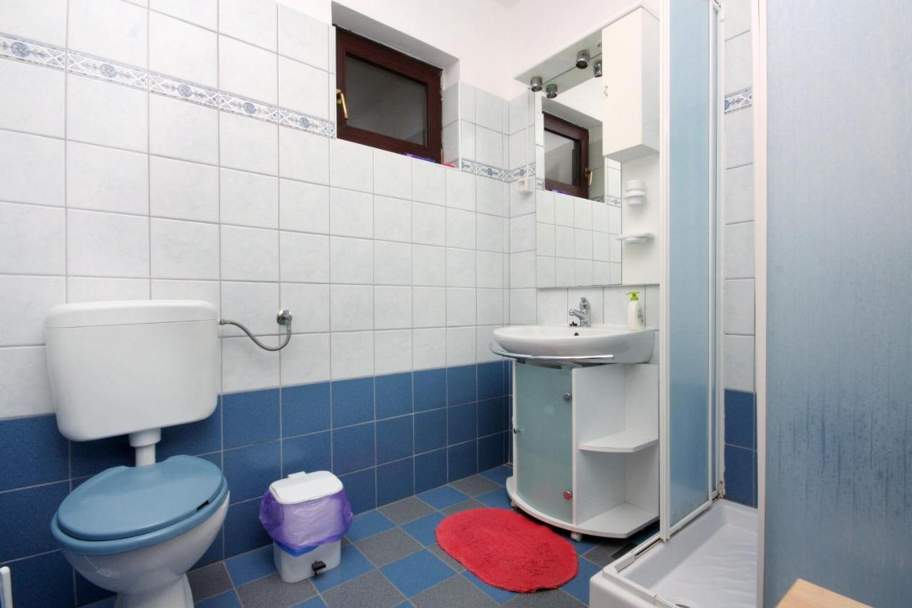 Apartments And Rooms With Parking Space Vrbnik, Krk - 5301 Esterno foto