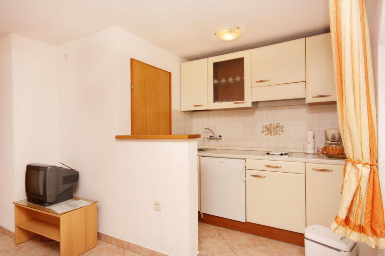 Apartments And Rooms With Parking Space Vrbnik, Krk - 5301 Esterno foto