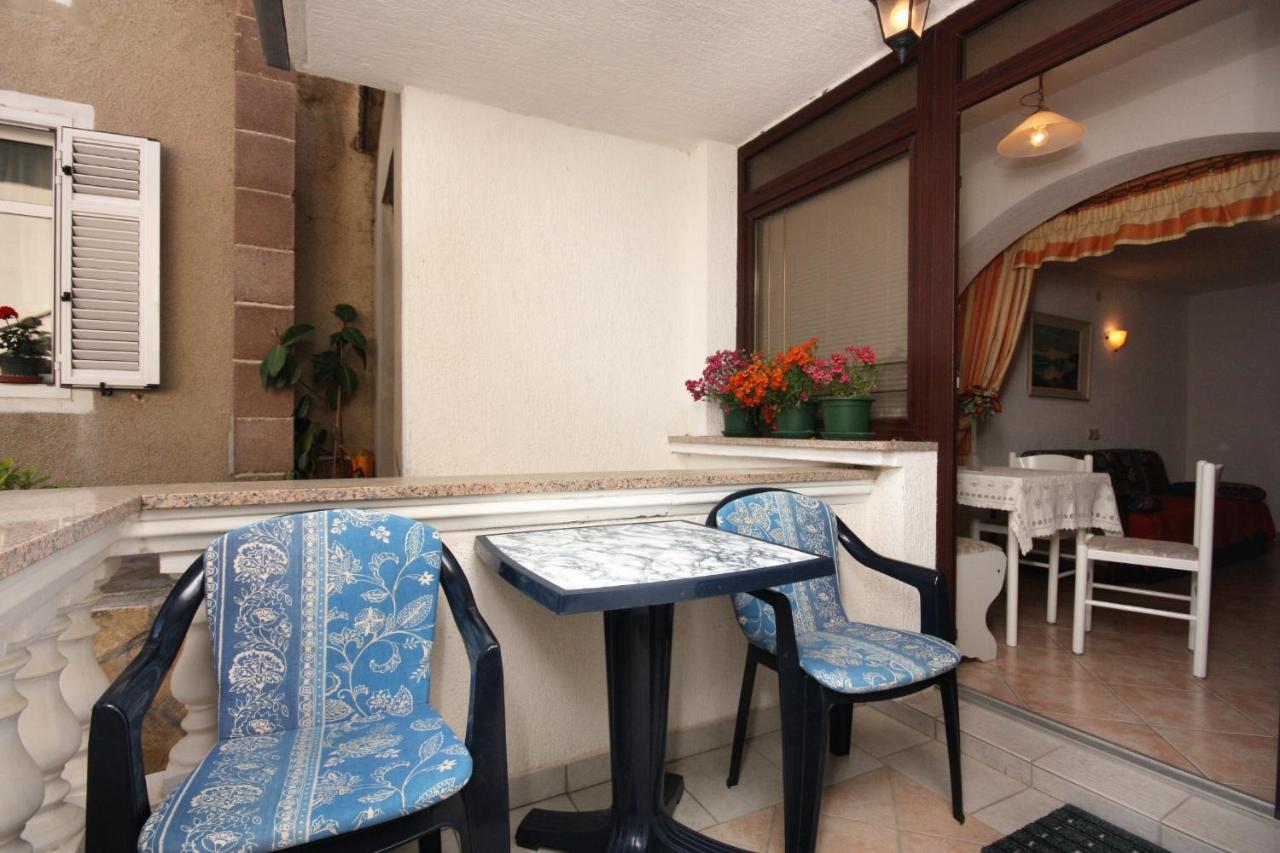 Apartments And Rooms With Parking Space Vrbnik, Krk - 5301 Esterno foto