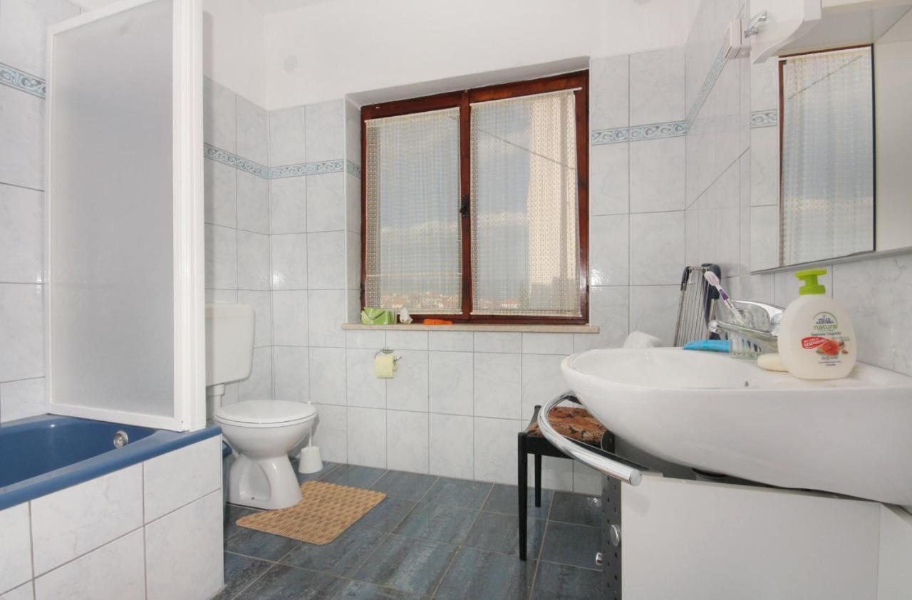Apartments And Rooms With Parking Space Vrbnik, Krk - 5301 Esterno foto